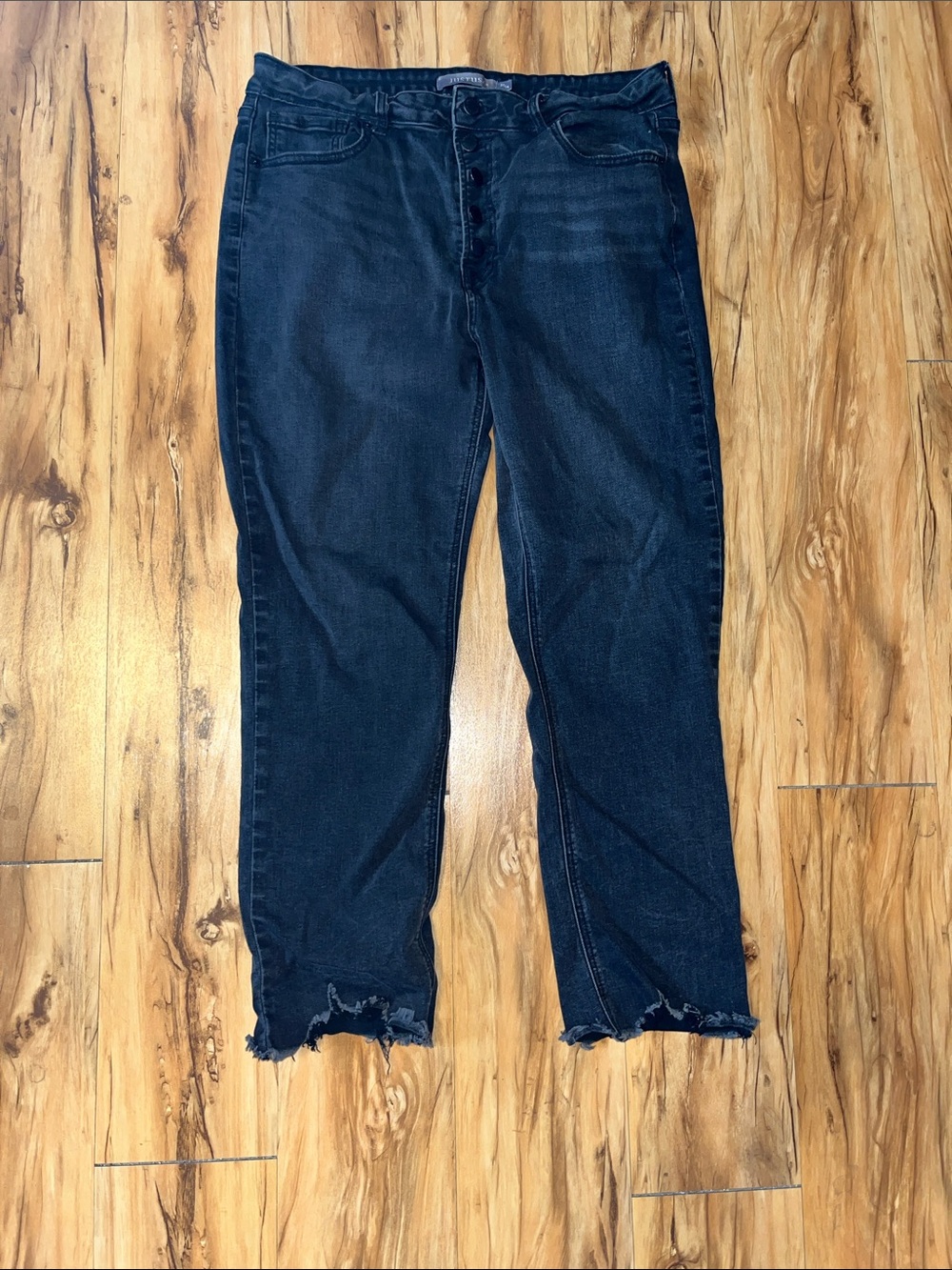 Just USA Black Frayed Hem Ankle Crop Jeans